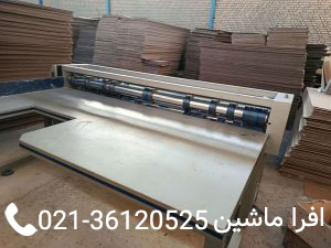 دستگاه-برش-کارتن3-1-300x225 تصویر دستگاه برش کارتن از نمای سمت راست همراه با میز دستگاه