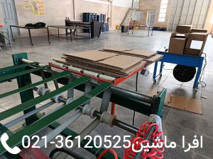 نمایی از میز و نوارهای انتقال خروجی دستگاه لب‌چسب کارتن عیوضخانی برای هدایت کارتن‌های آماده شده