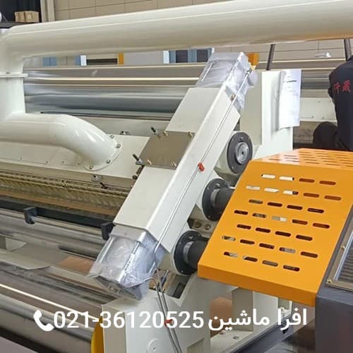 نمای سمت راست دستگاه سینگل فیس همراه با محافظ ایمنی مشبک مجموعه غلتک‌های دستگاه